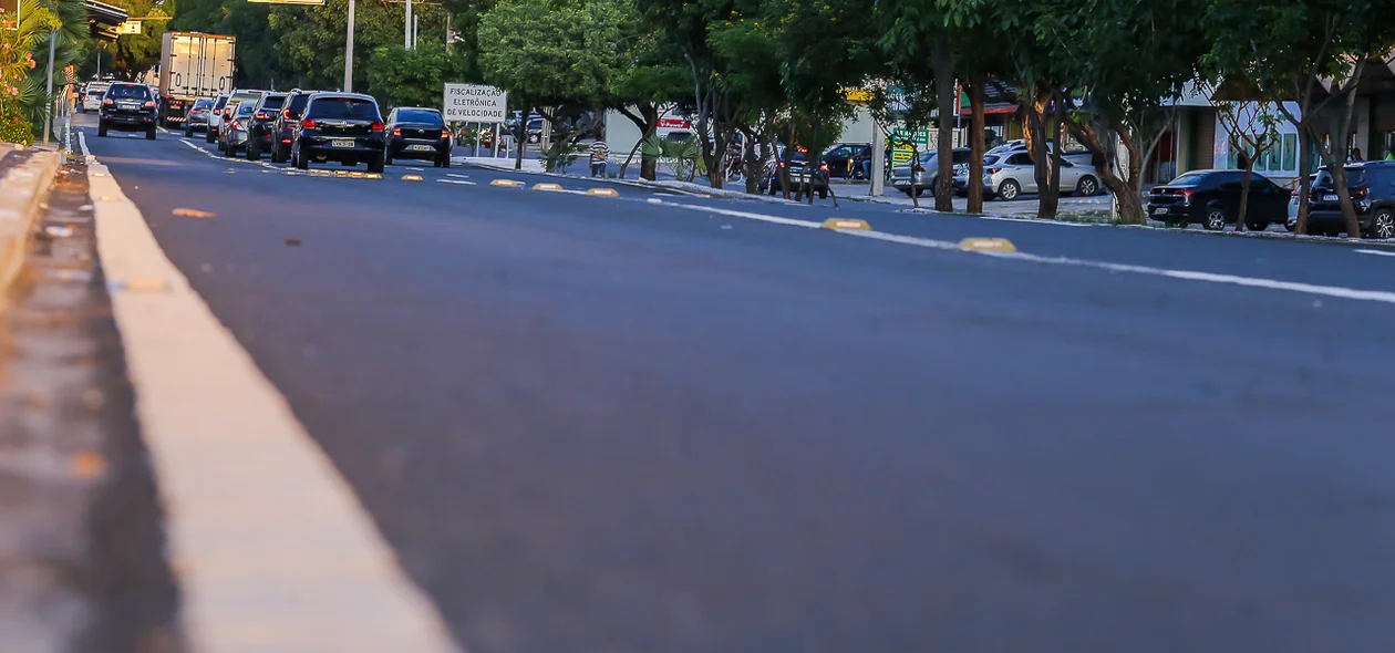Faixa exclusivas de ônibus na Avenida João XXIII