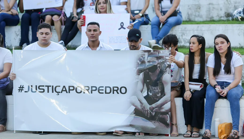 Família e amigos pedem justiça pela morte de João Pedro