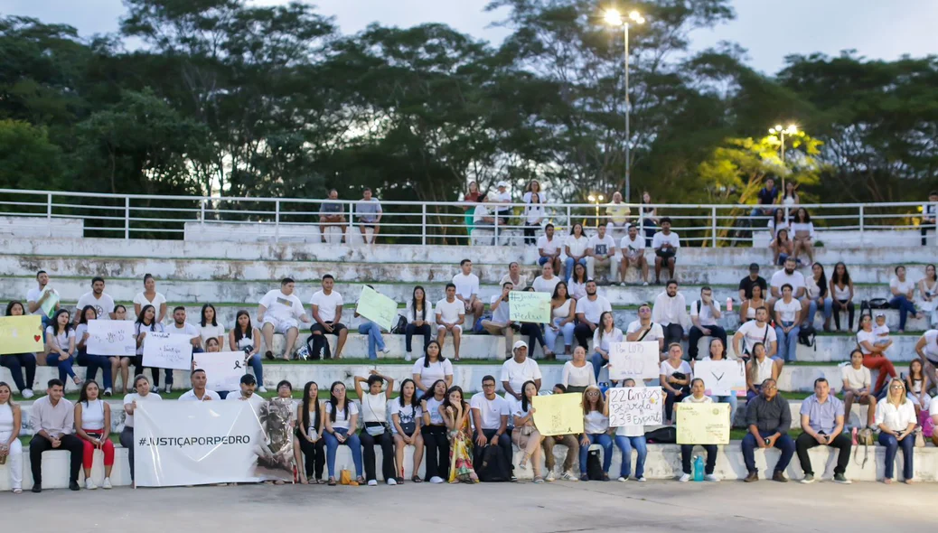 Familiares e amigos presentes na vigília