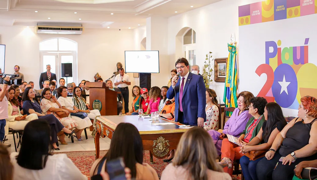 Governador Rafael Fonteles em solenidade no Palácio de Karnak