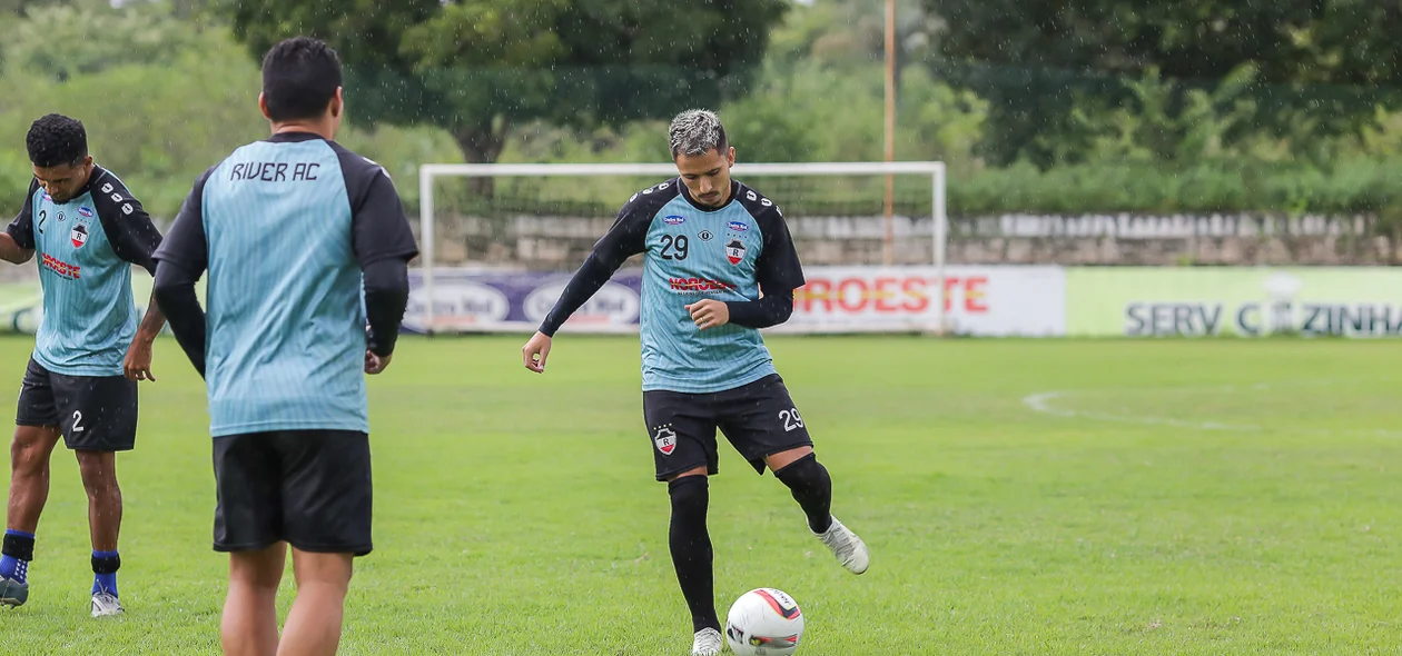 Hadrian jogador do River-PI