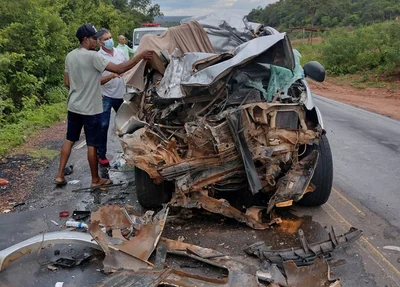 Hilux ficou destruída