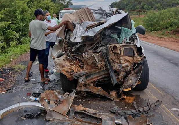 Hilux ficou destruída