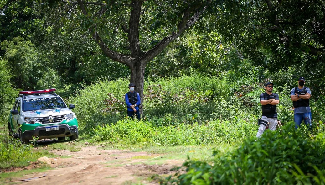 Homem estava com a cabeça submersa na lagoa