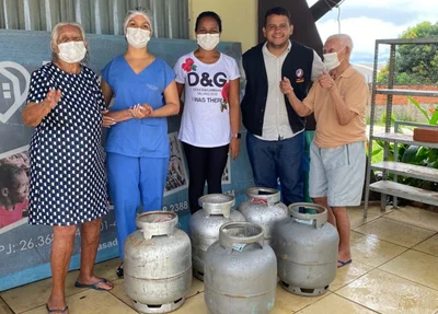 Idosos da Casa Manain receberam botijões de gás do Procon
