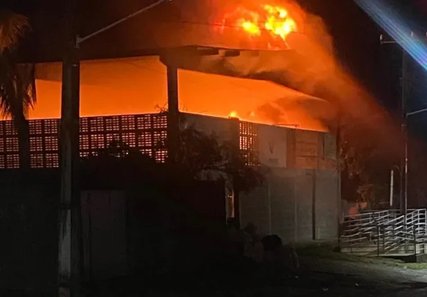 Incêndio em galpão de cooperativa de reciclagem em Arez, Rio Grande do Norte