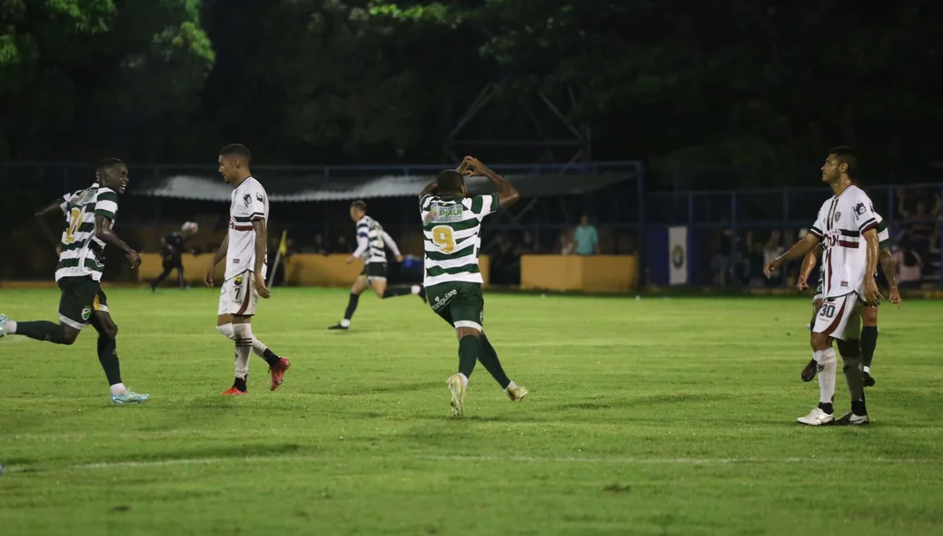 Joelson comemora gol em cima do Fluminense-PI