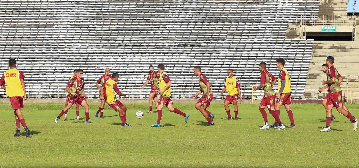 Jogadores da base com o time principal