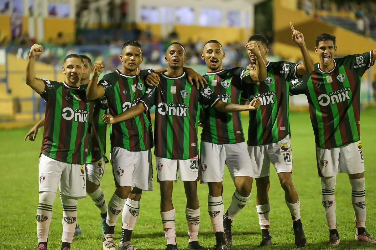 Lucas Manga, do Fluminense-PI, comemorando gol contra o Bahia