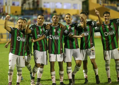 Lucas Manga, do Fluminense-PI, comemorando gol contra o Bahia