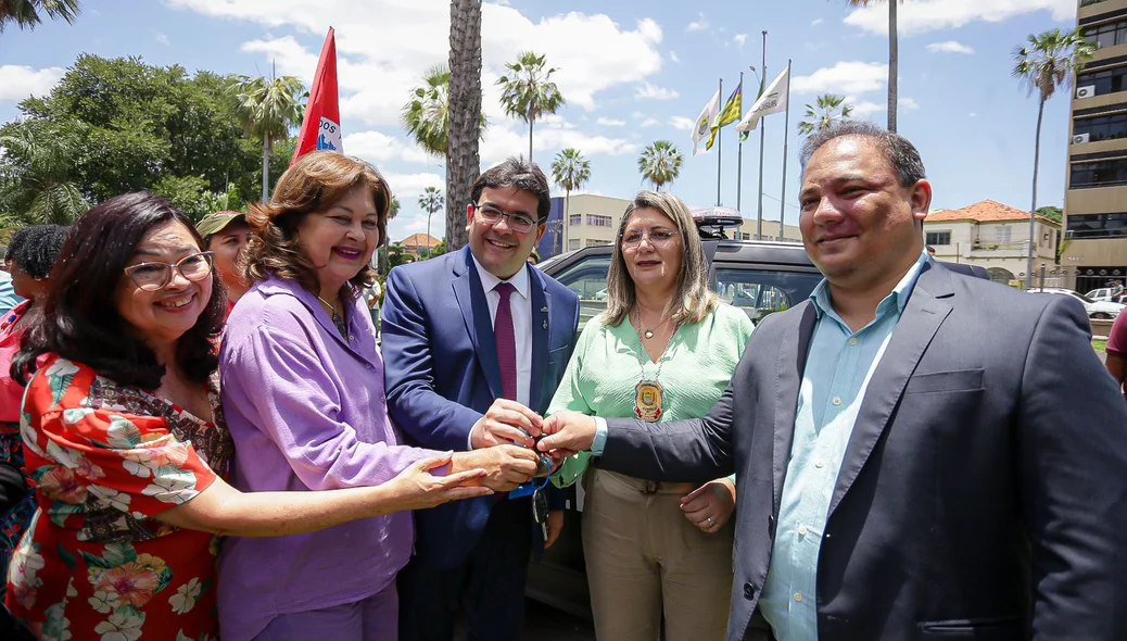 Luccy Keiko, Rafael Fonteles, Núbia Lopes entregam VTR para a Polícia Civil
