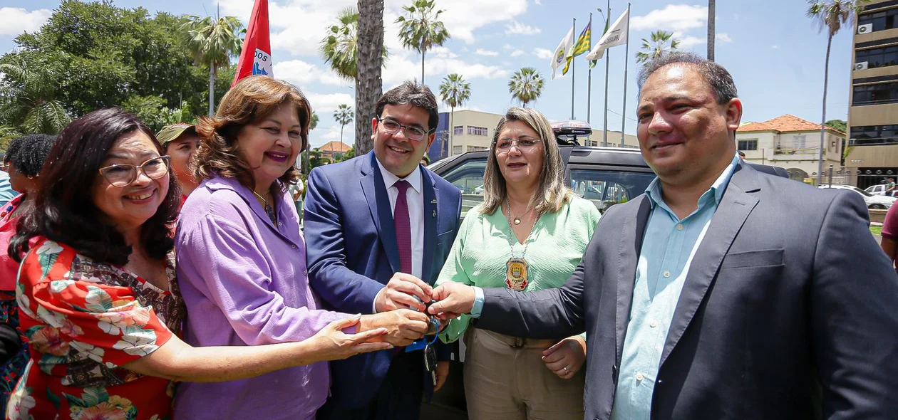 Luccy Keiko, Rafael Fonteles, Núbia Lopes entregam VTR para a Polícia Civil