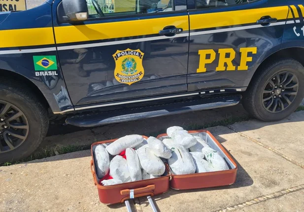 Maconha apreendida com passageiro em ônibus na BR 316 em Teresina