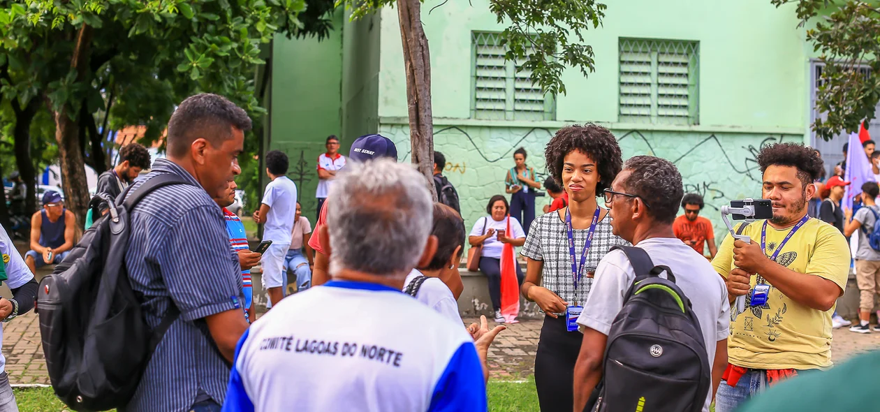 Manifestação realizada em conjunto com estudantes