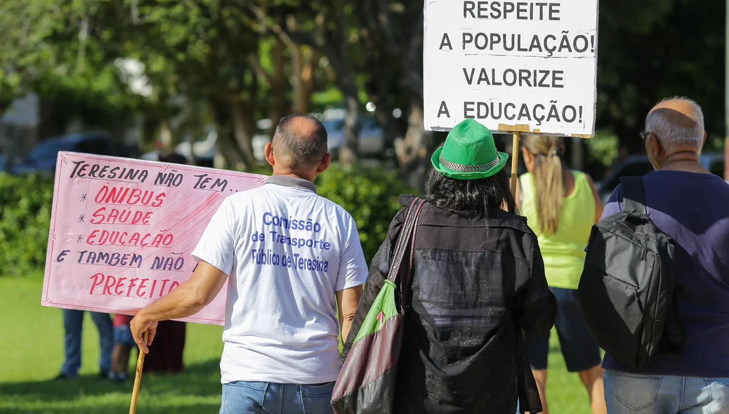Manifestantes protestam e cobram respeito e valorização
