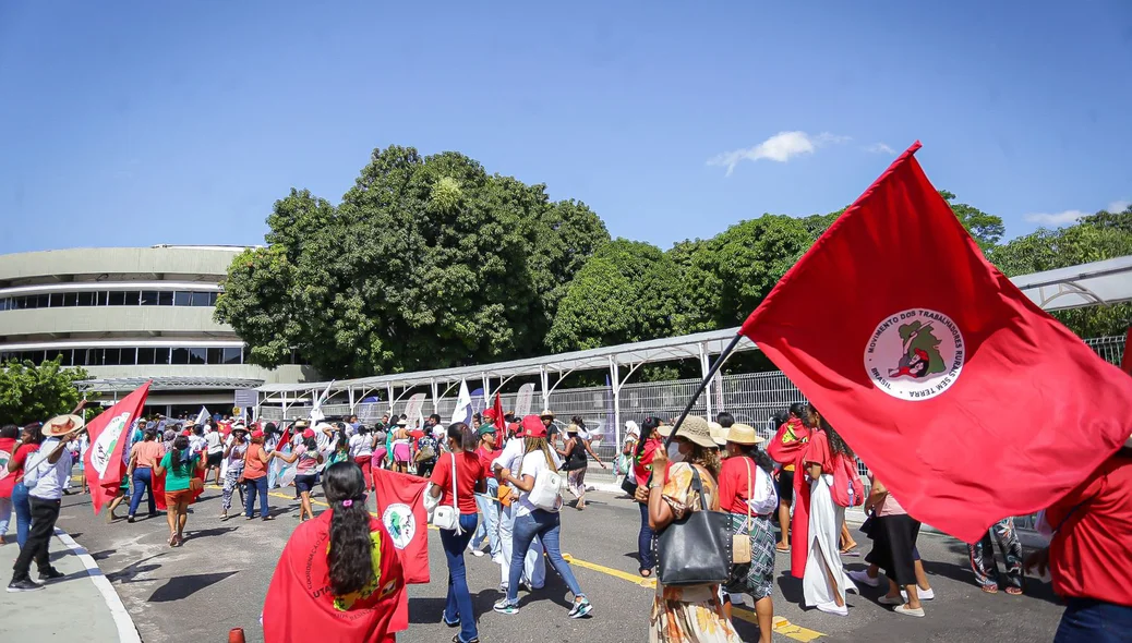 Manifestantes reivindicam melhorias na distribuição de energia