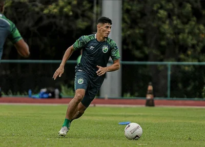Mikael, atacante do Altos