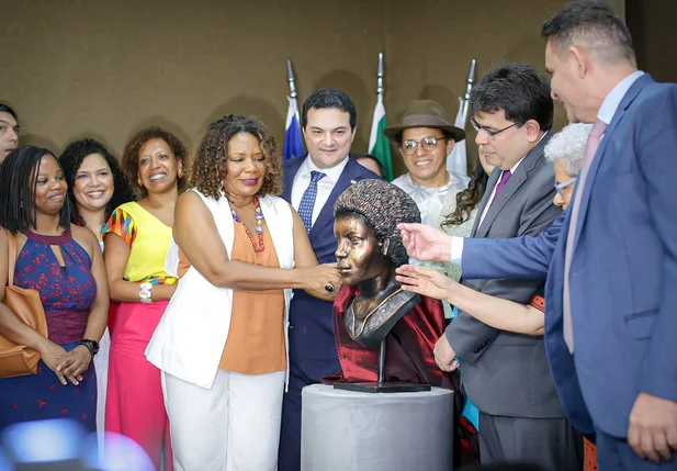 Ministra da Cultura participa de homenagem à Esperança Garcia em Teresina