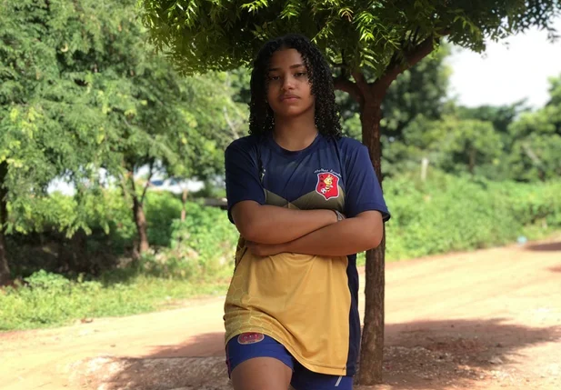 Mirelly vai integrar a equipe sub-17 das Abelhas Rainhas