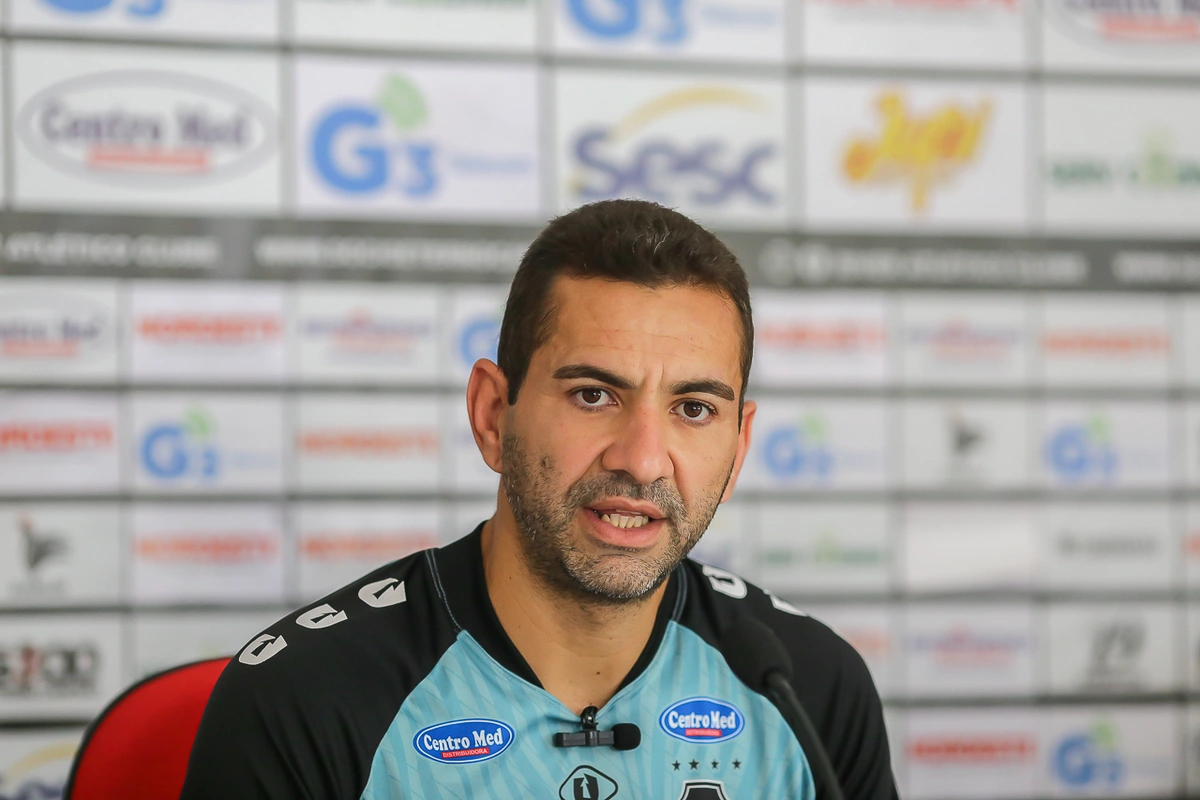 Moisés, zagueiro do River-PI
