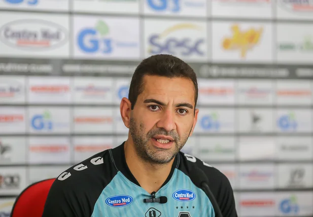 Moisés, zagueiro do River-PI