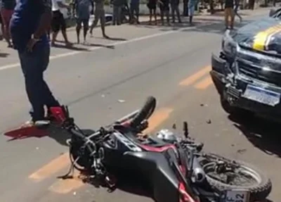 Motocicleta envolvida em acidente com viatura
