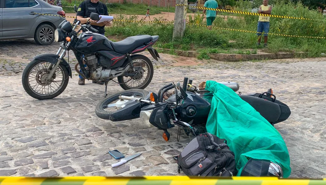 Motocicletas do policial e do bandido