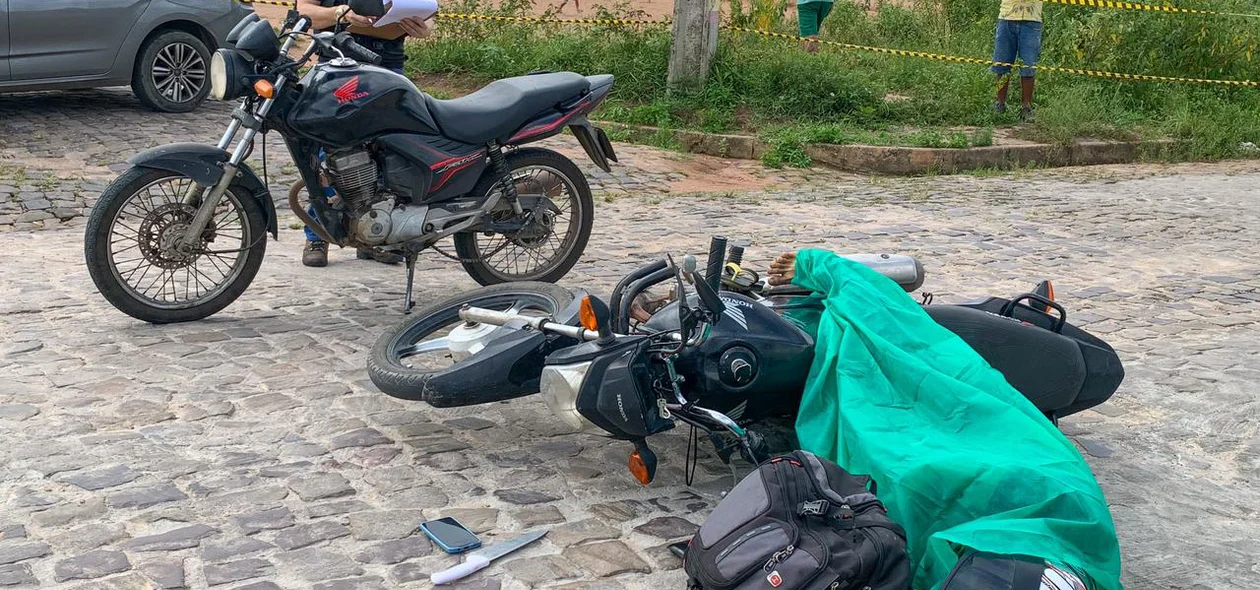 Motocicletas do policial e do bandido
