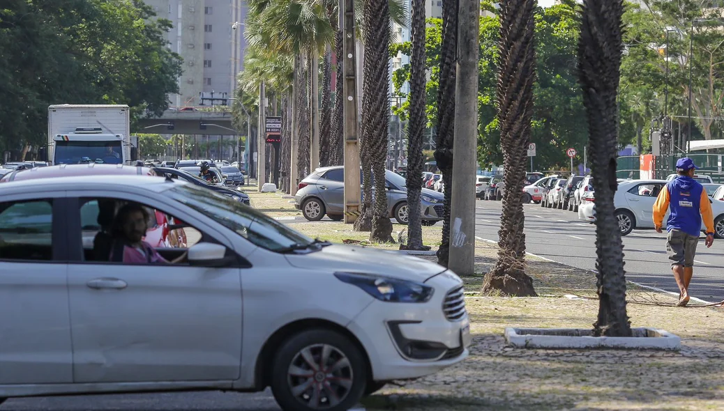 Motoristas fazendo retorno indevido na Avenida Marechal