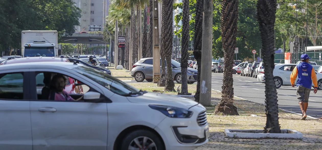 Motoristas fazendo retorno indevido na Avenida Marechal