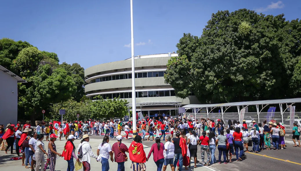 Movimentos sociais denunciam descaso da Equatorial Piauí em protesto