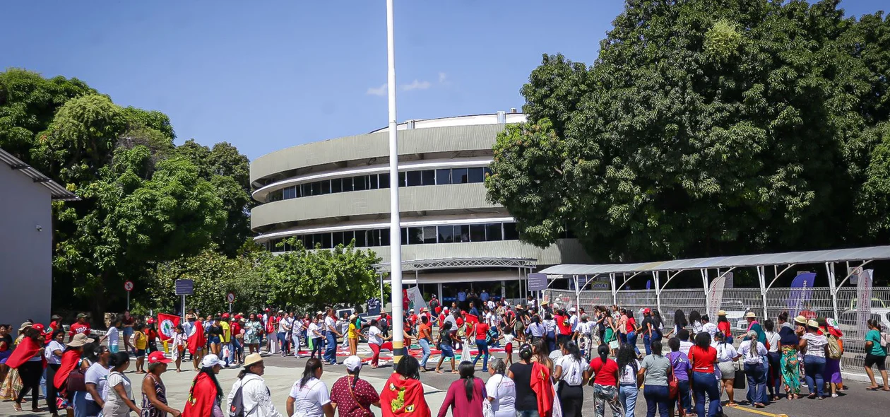 Movimentos sociais denunciam descaso da Equatorial Piauí em protesto