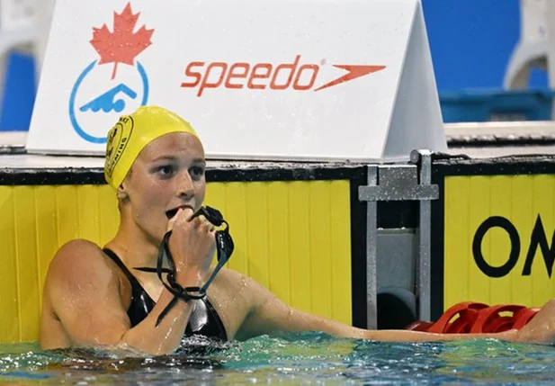 Nadadora canadense de 16 anos bate recorde mundial nos 400 metros livre