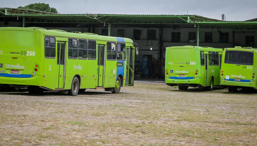 Nenhum ônibus saiu da garagem