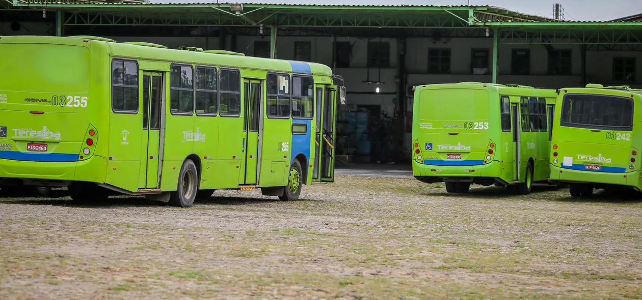 Nenhum ônibus saiu da garagem