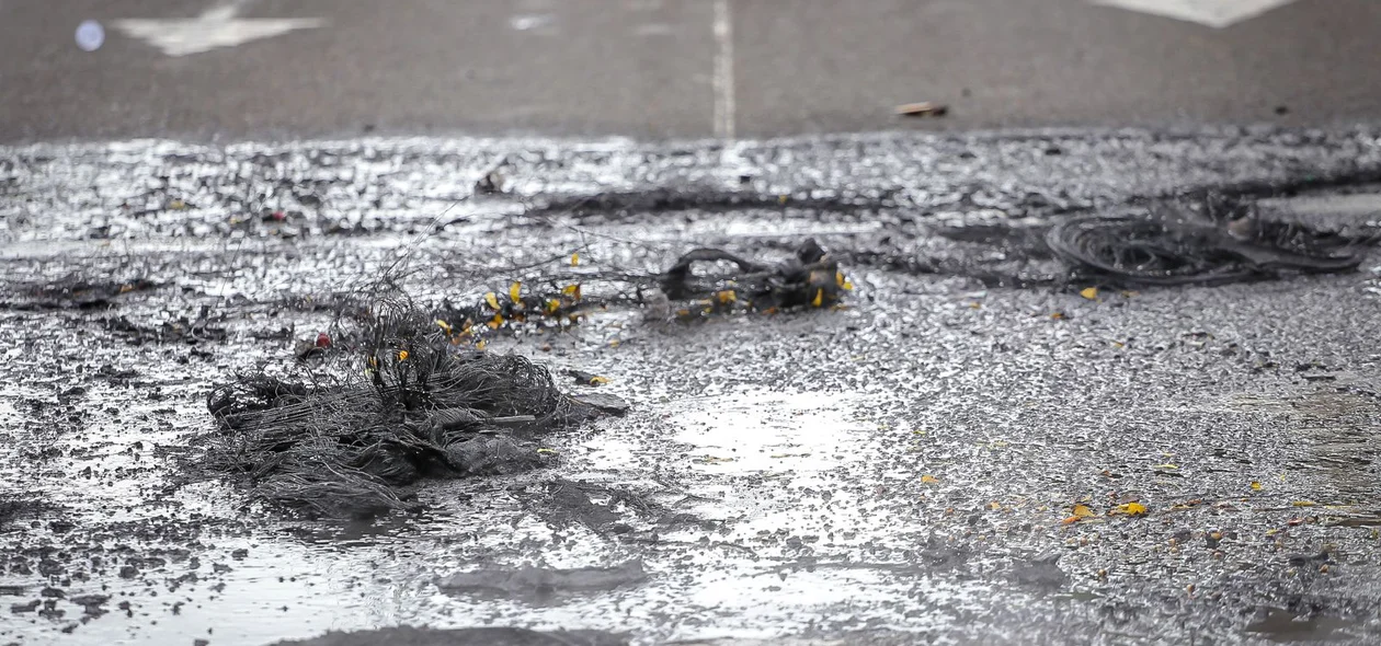 O material foi retirado do meio da Avenida