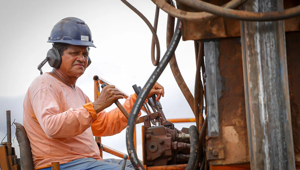 Operador da máquina de perfuração de solo