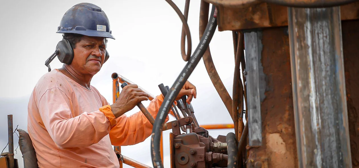 Operador da máquina de perfuração de solo
