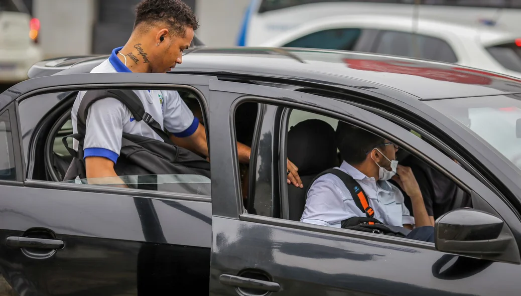 Outra alternativa encontrada foram os motoristas de aplicativo