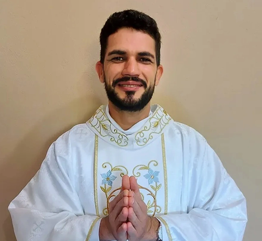 Padre Douglas Ferreira Leite