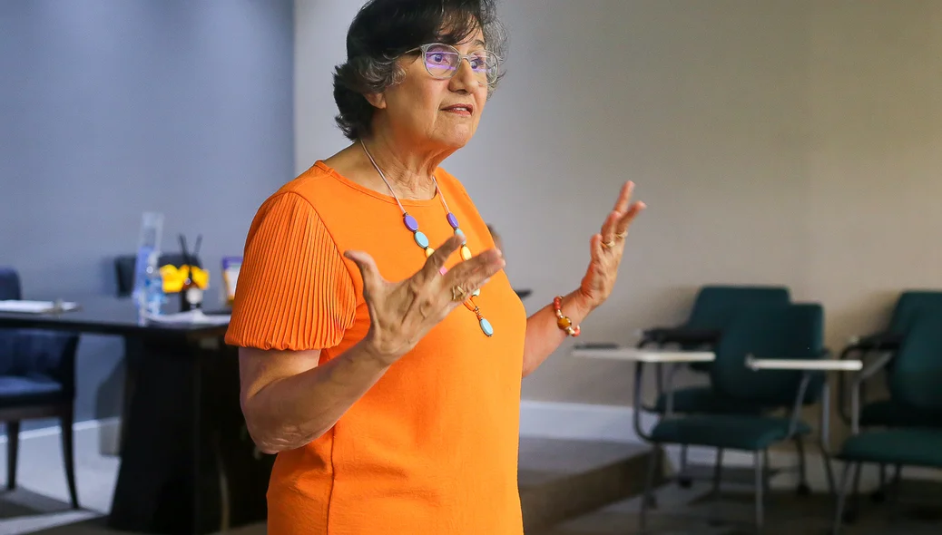 Palestrante explicou a importância do diálogo aos representantes das escolas