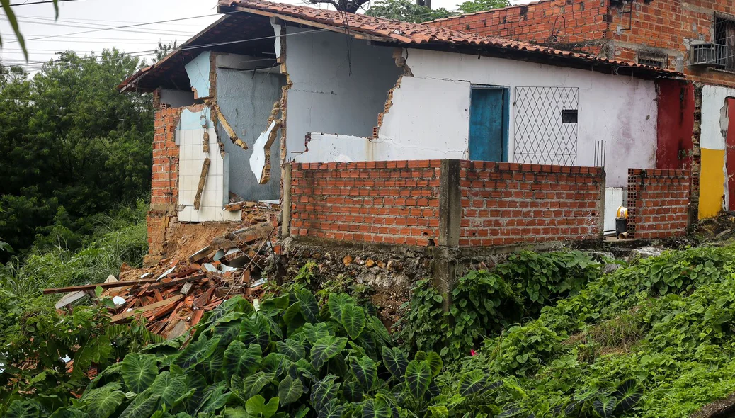 Parte da casa desabou em Teresina