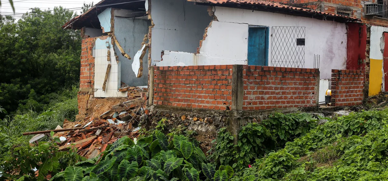 Parte da casa desabou em Teresina