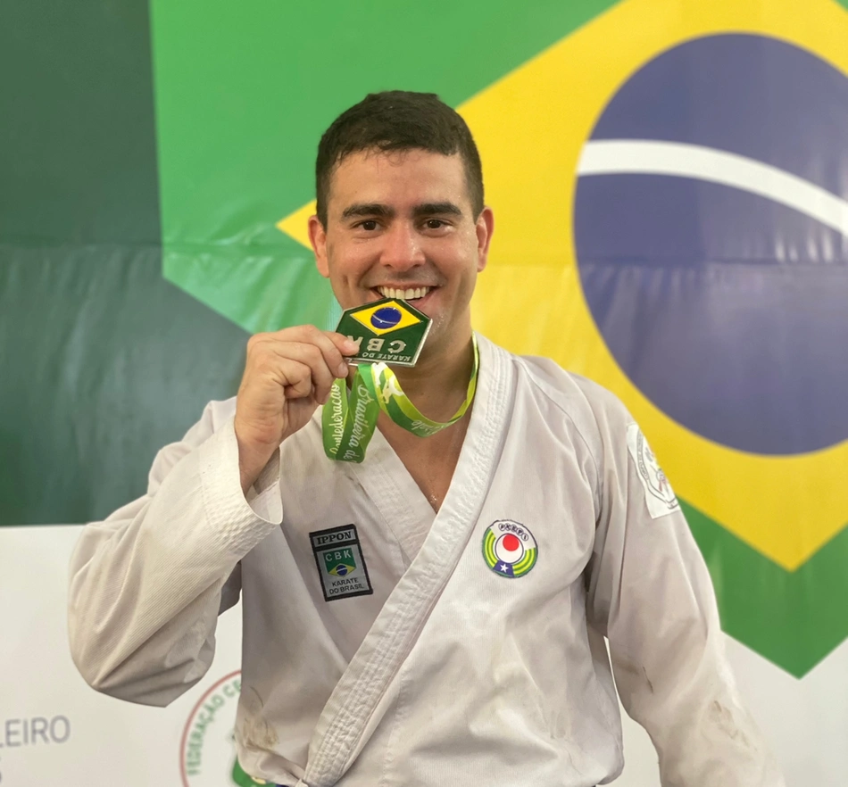 Pedro Bento, tenente do Corpo de Bombeiros foi 2º colocado no Campeonato Brasileiro de Karatê