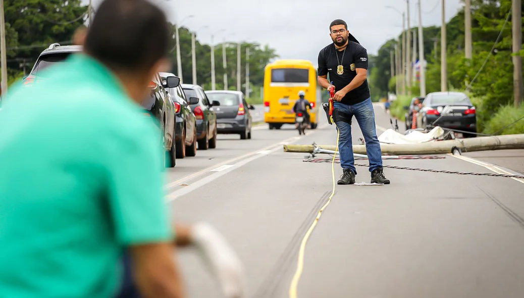 Perícia realizando o trabalho