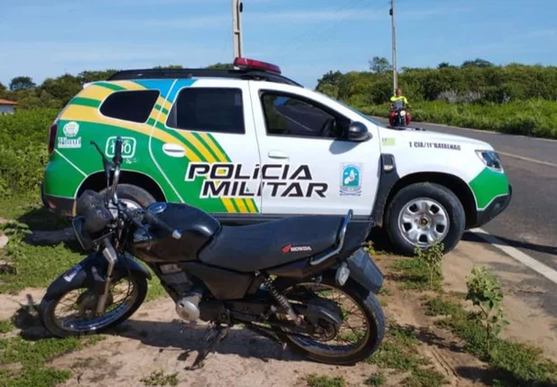 PM apreende moto com restrição de roubo durante blitz em São Raimundo Nonato