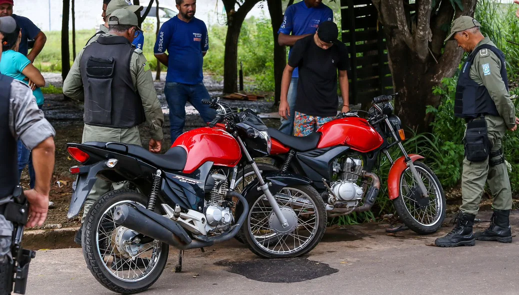 Foram apreendidas duas motocicletas roubadas
