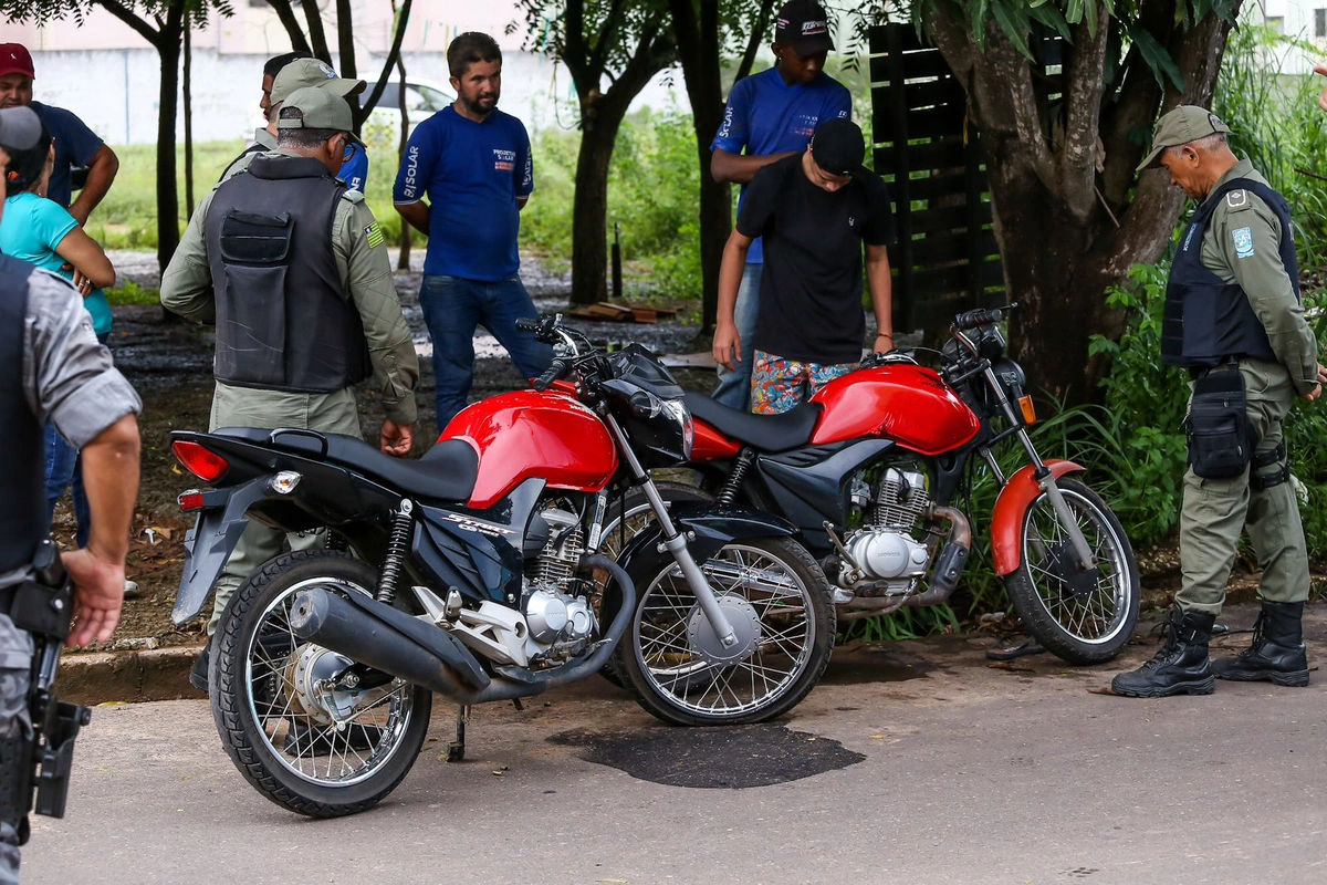 Foram apreendidas duas motocicletas roubadas