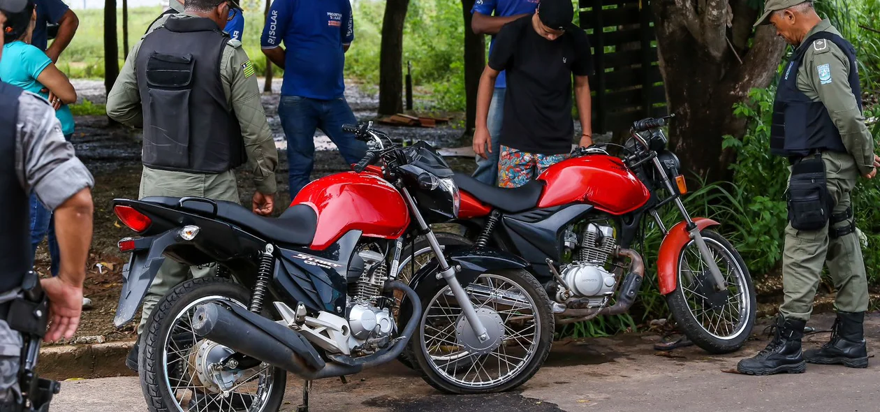 Foram apreendidas duas motocicletas roubadas