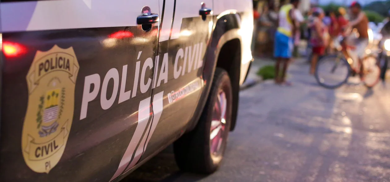 Polícia Civil no local do crime